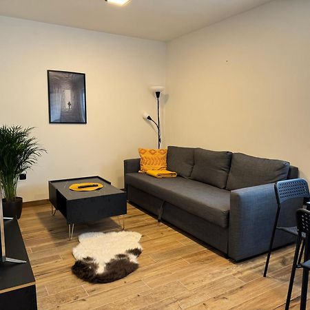 J One Apartmany ปาร์ดูบิตเซ ภายนอก รูปภาพ