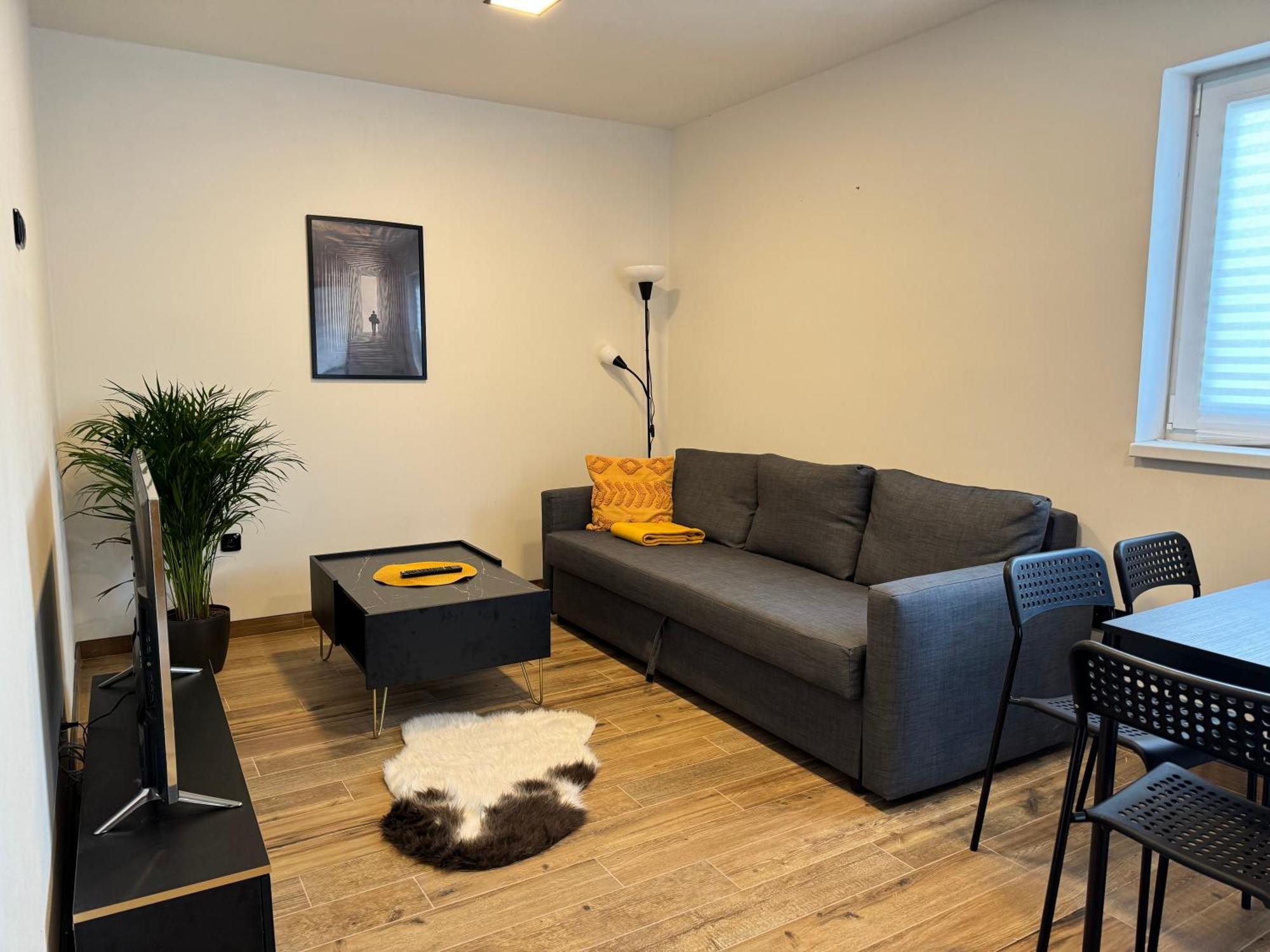 J One Apartmany ปาร์ดูบิตเซ ภายนอก รูปภาพ