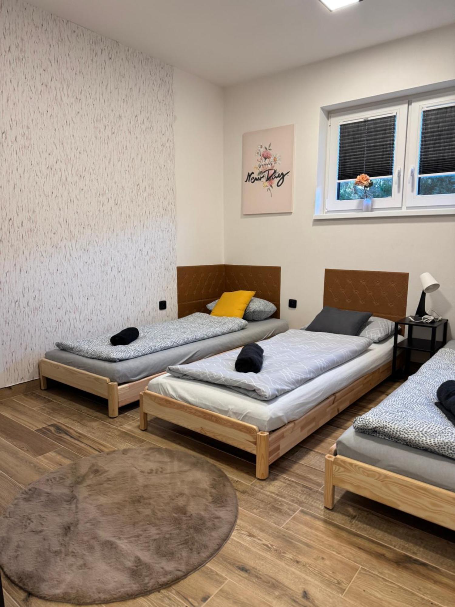 J One Apartmany ปาร์ดูบิตเซ ภายนอก รูปภาพ